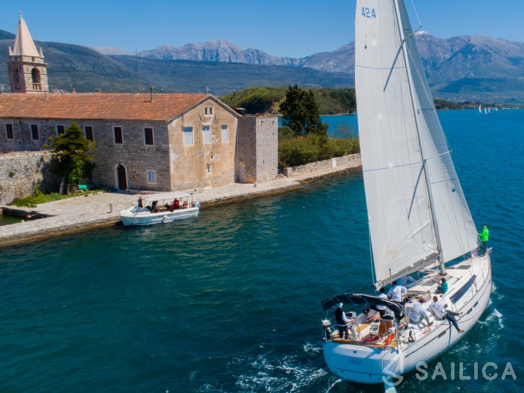 Bavaria 46 Cruiser - Yacht Charter Sailica