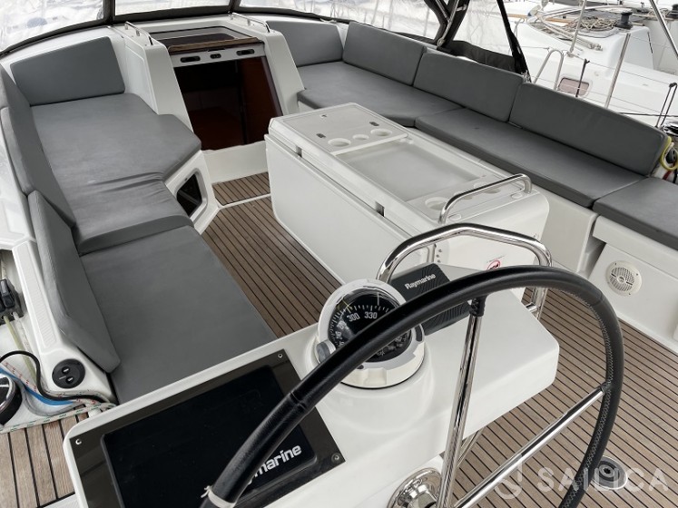 Jeanneau 54 - Yacht Charter Sailica