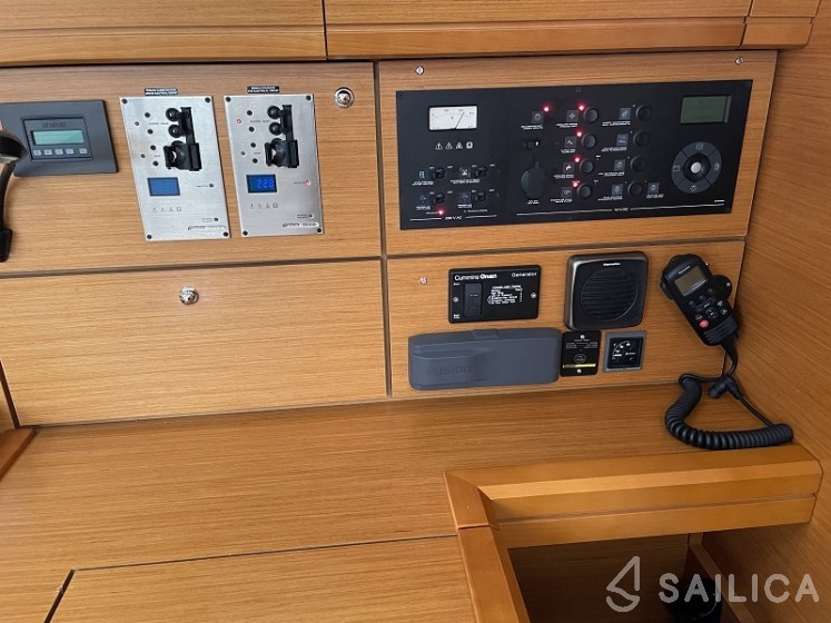 Jeanneau 54 - Yacht Charter Sailica