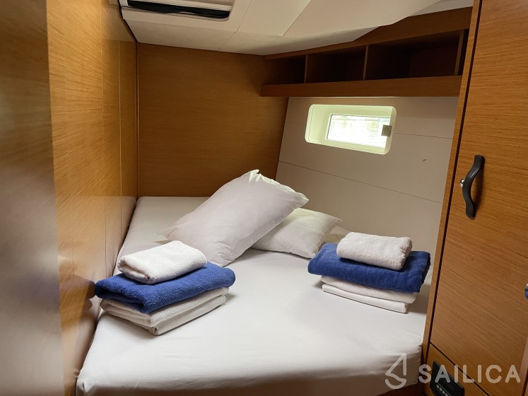 Jeanneau 54 - Yacht Charter Sailica