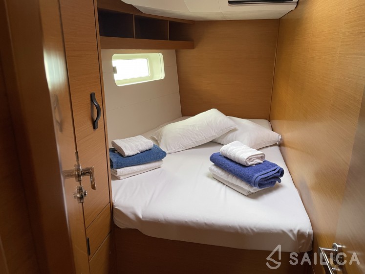 Jeanneau 54 - Yacht Charter Sailica