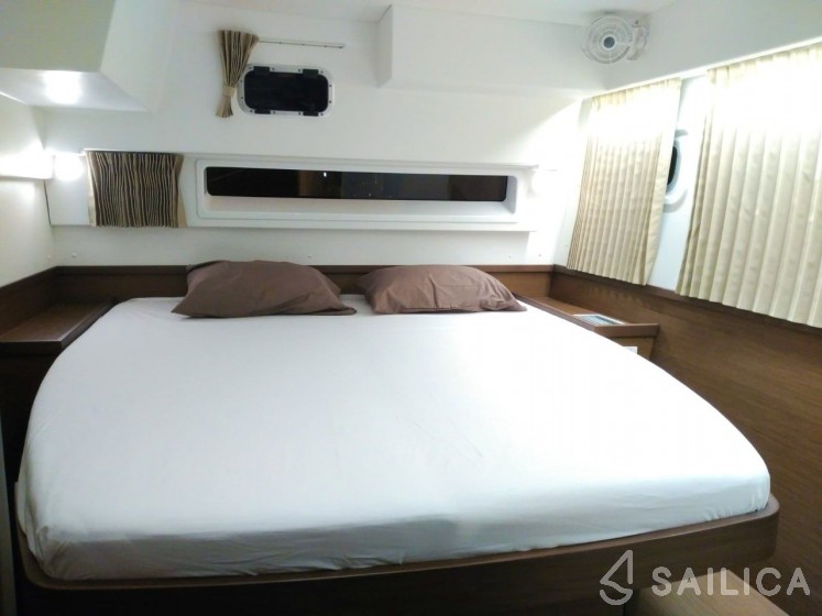 Lagoon 42 - Yacht Charter Sailica