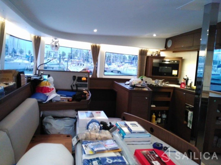 Lagoon 42 - Yacht Charter Sailica