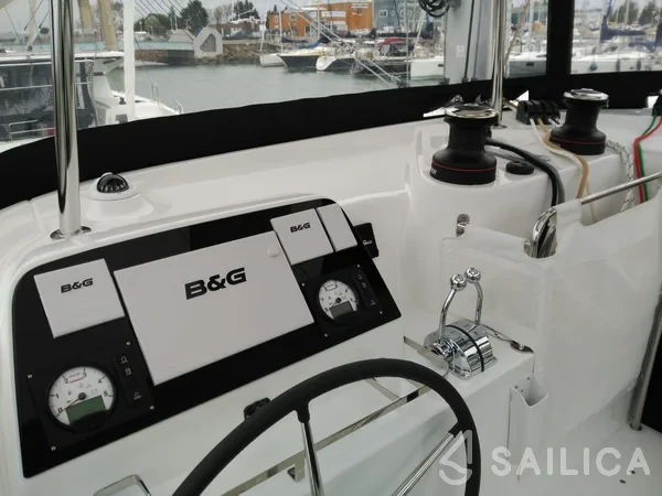 Lagoon 42 - Yacht Charter Sailica