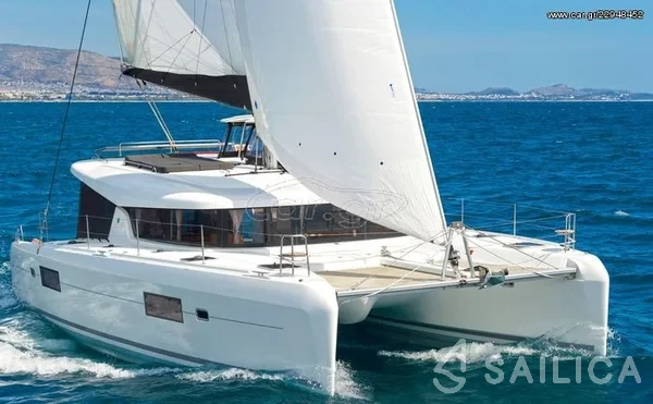 Lagoon 42 - Yacht Charter Sailica
