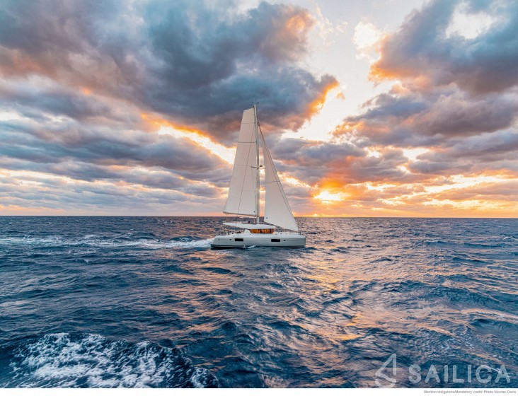 Lagoon 42 - Yacht Charter Sailica