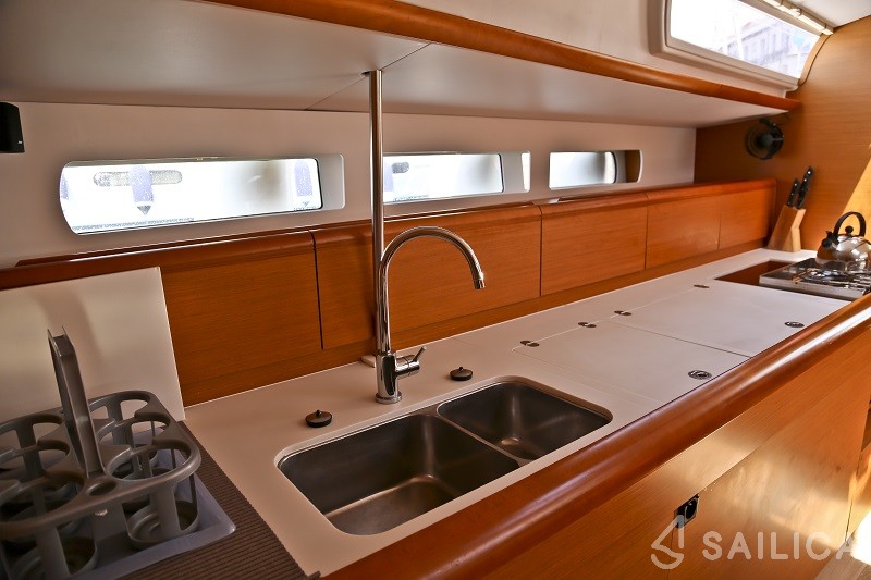 Sun Odyssey 509 - Yacht Charter Sailica