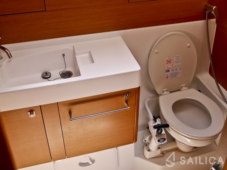 Sun Odyssey 509 - Yacht Charter Sailica