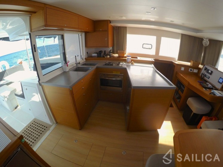 Lagoon 450 - Yacht Charter Sailica