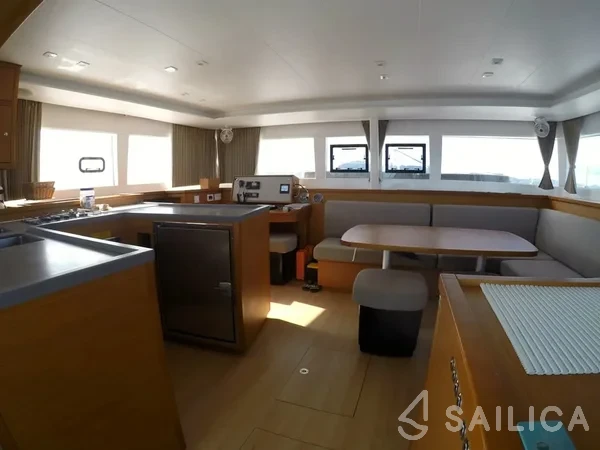 Lagoon 450 - Yacht Charter Sailica