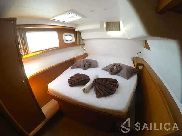 Lagoon 450 - Yacht Charter Sailica
