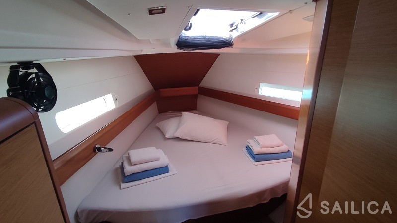 Sun Odyssey 419 - Yacht Charter Sailica