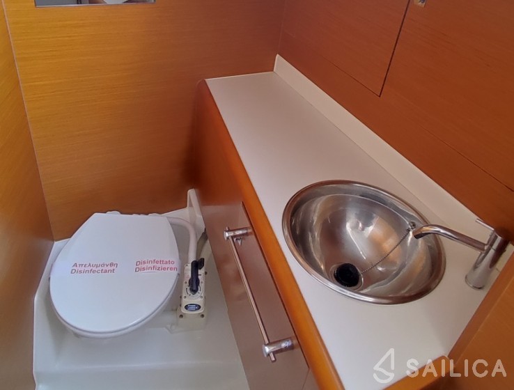 Sun Odyssey 419 - Yacht Charter Sailica
