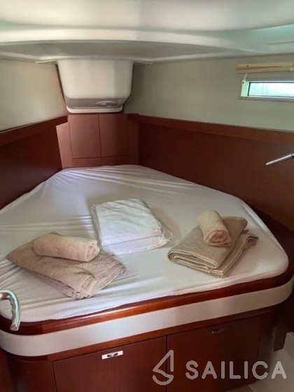 Dehler 38 SQ - Yacht Charter Sailica