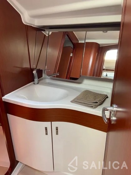 Dehler 38 SQ - Yacht Charter Sailica