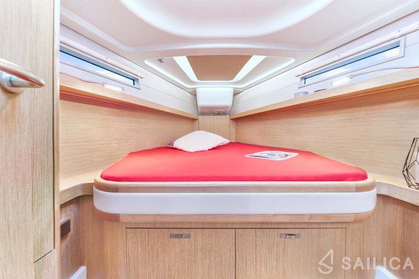 Dehler 38 SQ - Yacht Charter Sailica