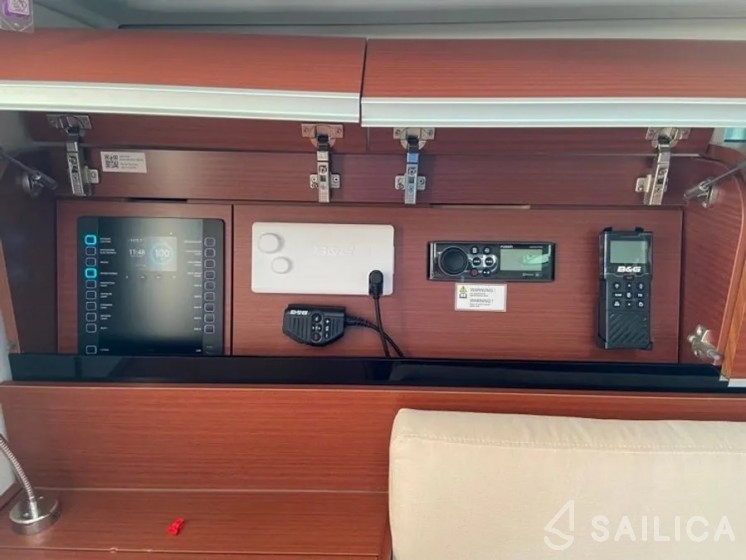 Dehler 38 SQ - Yacht Charter Sailica