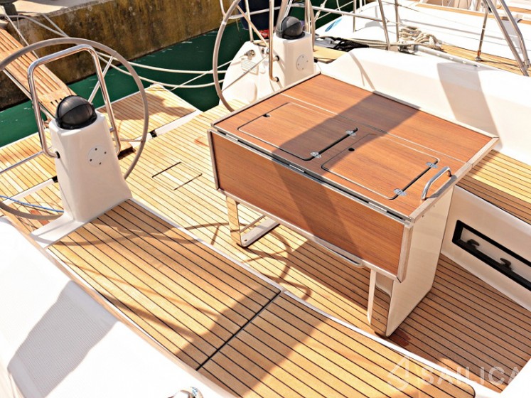 Bavaria 40 Cruiser - Yacht Charter Sailica
