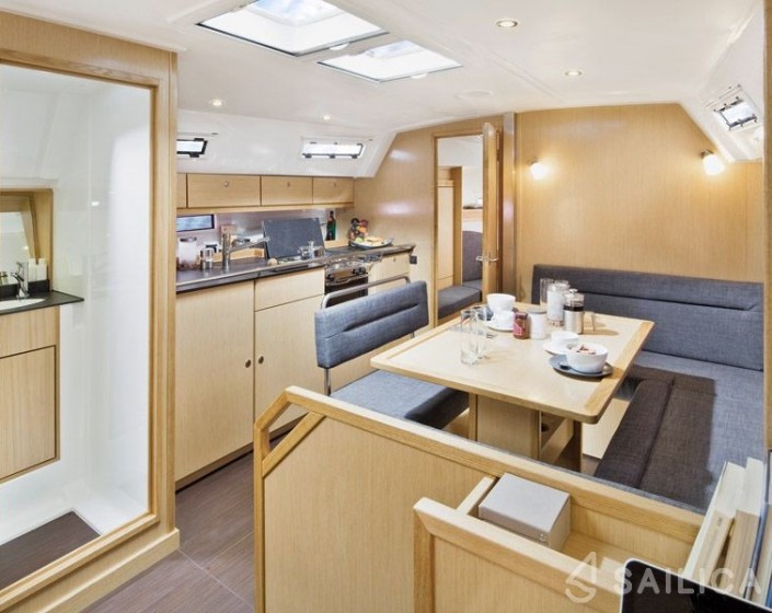 Bavaria 40 Cruiser - Yacht Charter Sailica