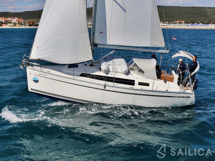 Bavaria 33 Cruiser - Yacht Charter Sailica