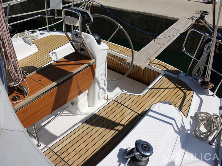 Bavaria 33 Cruiser - Yacht Charter Sailica