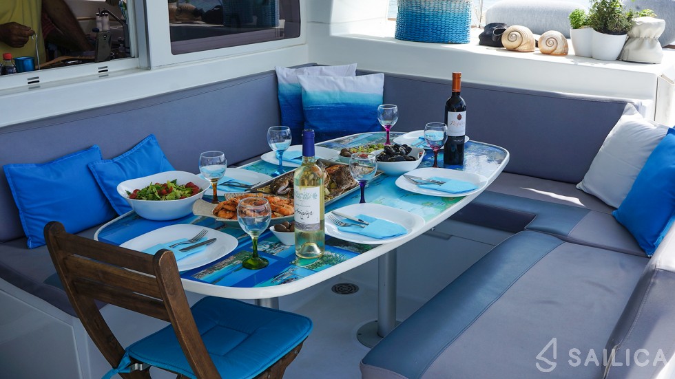 Lagoon 400 - Yacht Charter Sailica