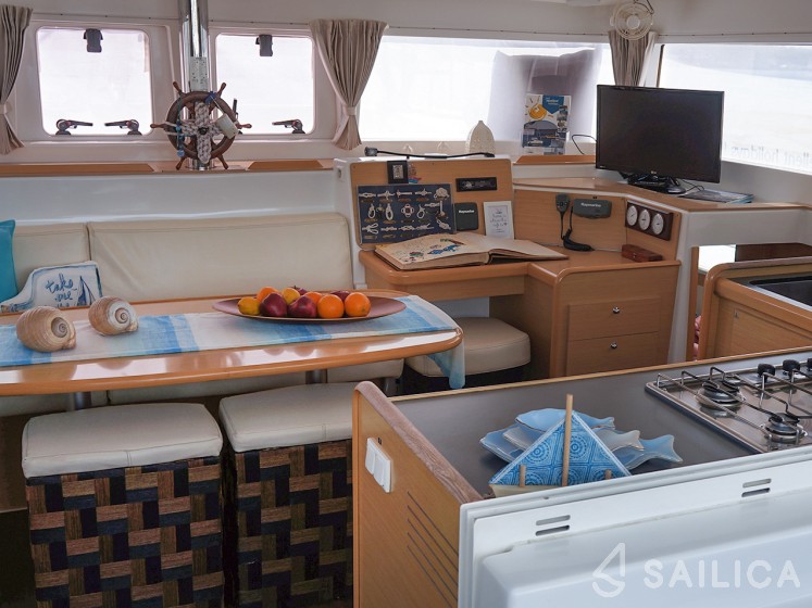 Lagoon 400 - Yacht Charter Sailica