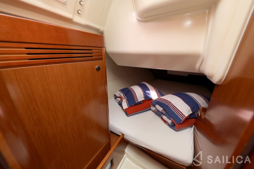 Oceanis 34 - Yacht Charter Sailica
