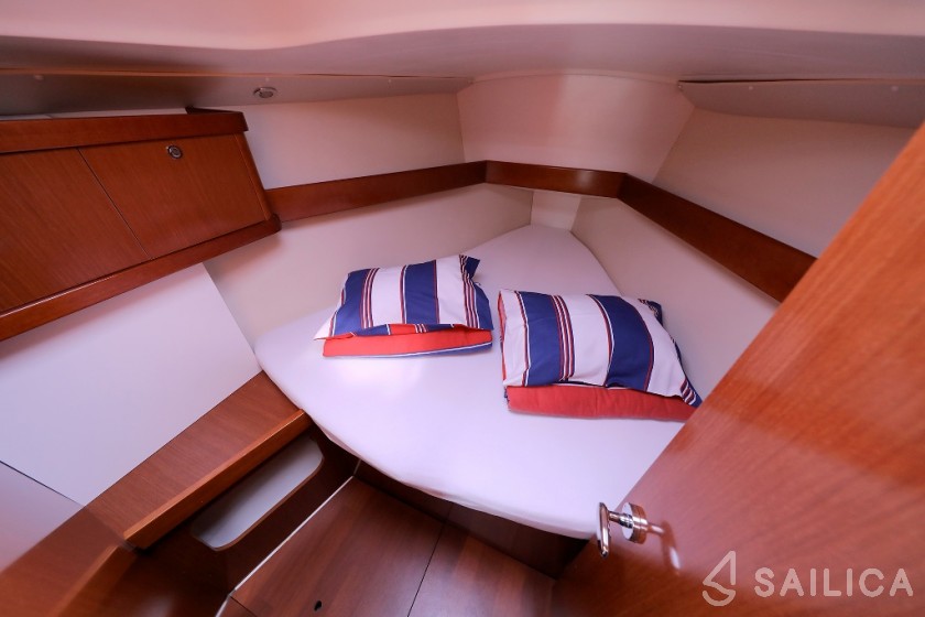 Oceanis 34 - Yacht Charter Sailica