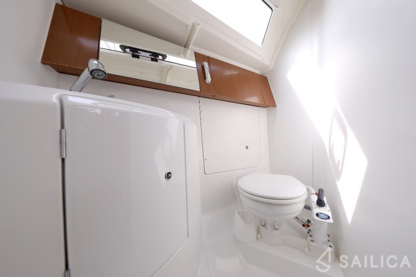 Oceanis 34 - Yacht Charter Sailica