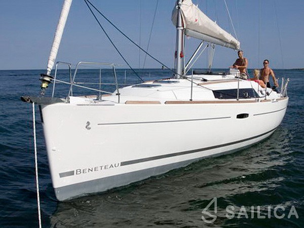 Oceanis 34 - Yacht Charter Sailica