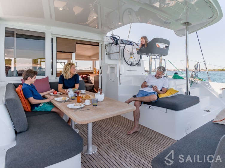 Lagoon 40 - Yacht Charter Sailica