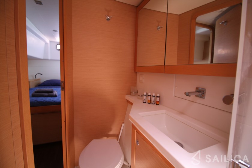 Lagoon 450  Flybridge - Yacht Charter Sailica