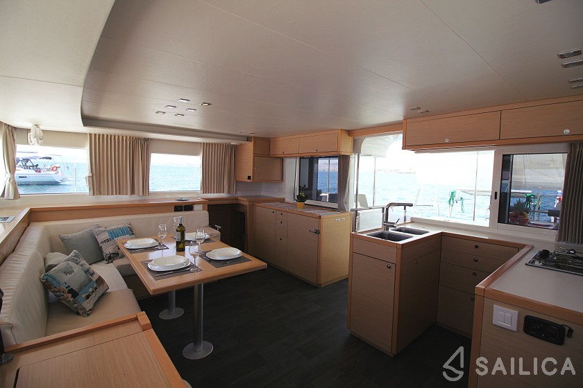 Lagoon 450  Flybridge - Yacht Charter Sailica