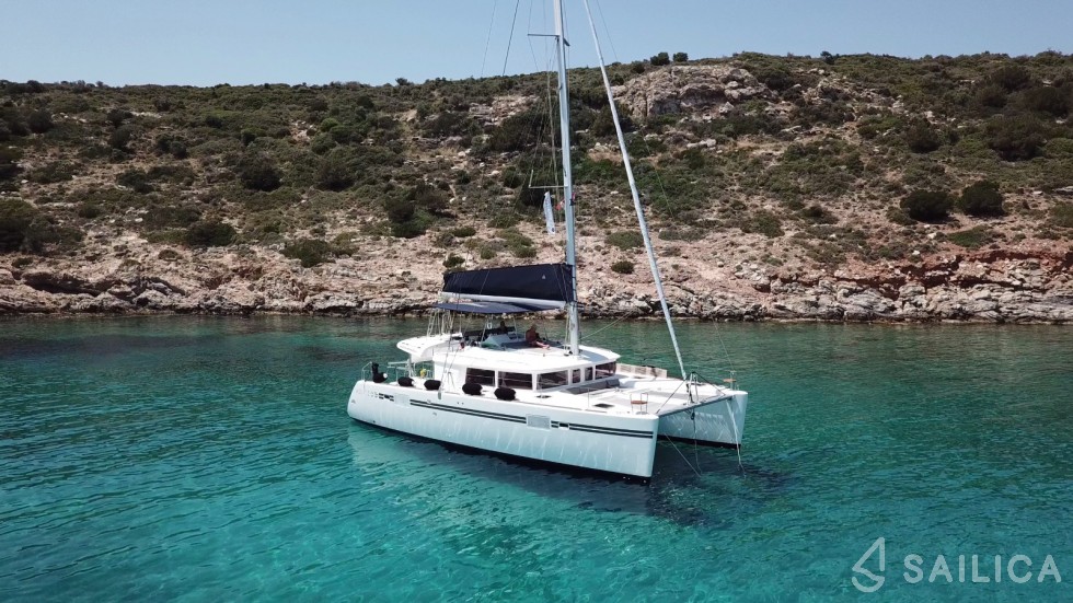 Lagoon 450  Flybridge - Yacht Charter Sailica