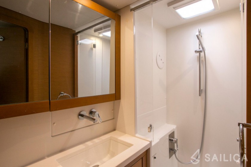 Lagoon 450  Flybridge - Yacht Charter Sailica