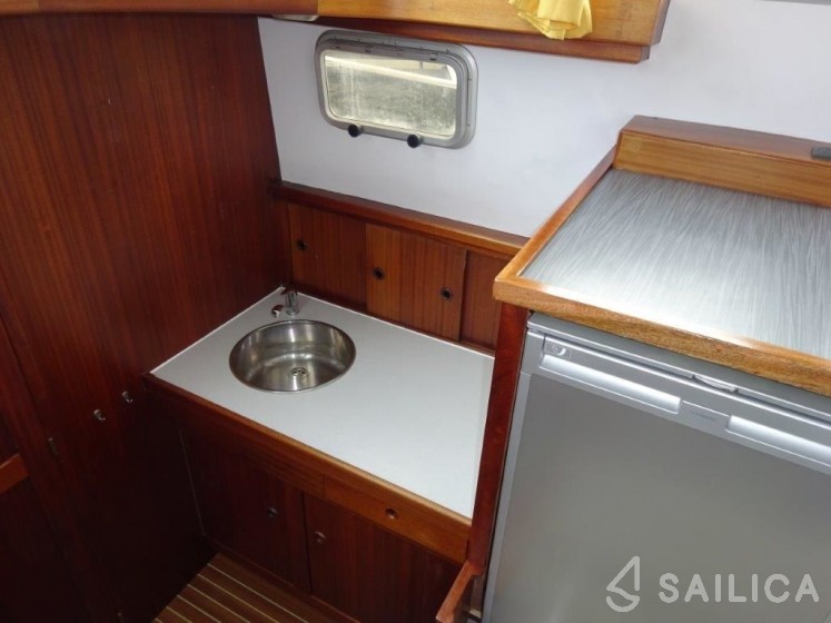 Ankerkruiser 950 - Yacht Charter Sailica