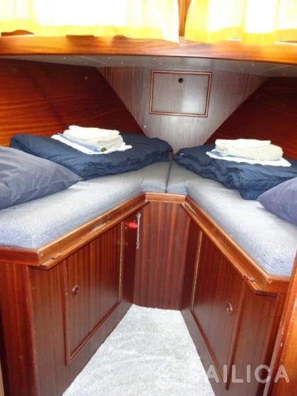 Ankerkruiser 950 - Yacht Charter Sailica