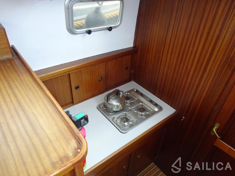 Ankerkruiser 950 - Yacht Charter Sailica