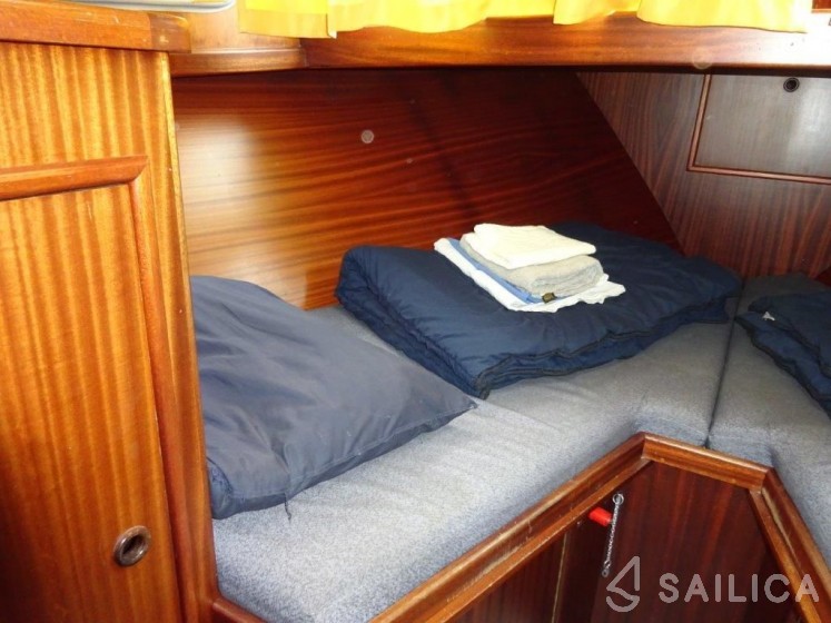 Ankerkruiser 950 - Yacht Charter Sailica