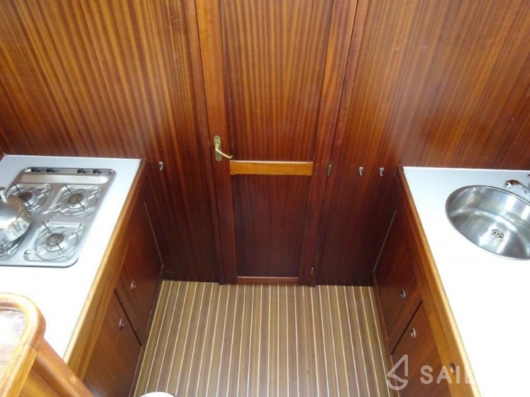 Ankerkruiser 950 - Yacht Charter Sailica