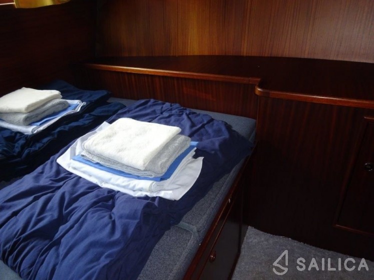 Ankerkruiser 950 - Yacht Charter Sailica