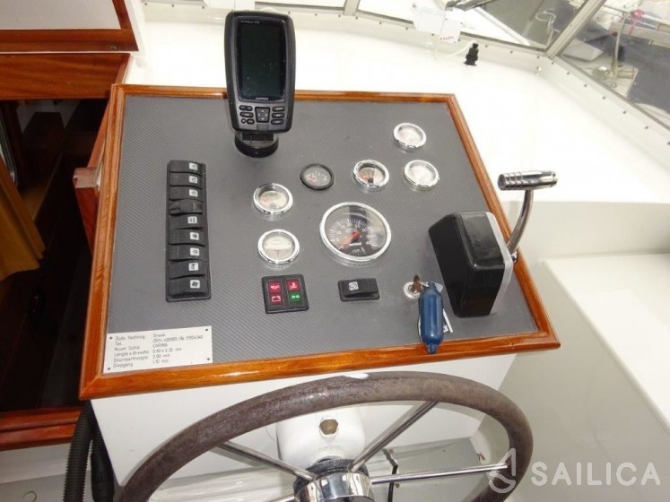 Ankerkruiser 950 - Yacht Charter Sailica