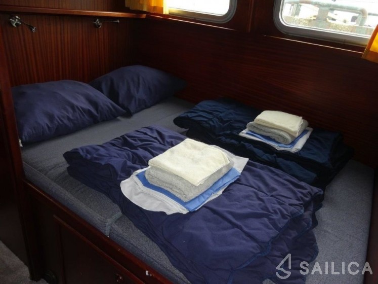 Ankerkruiser 950 - Yacht Charter Sailica