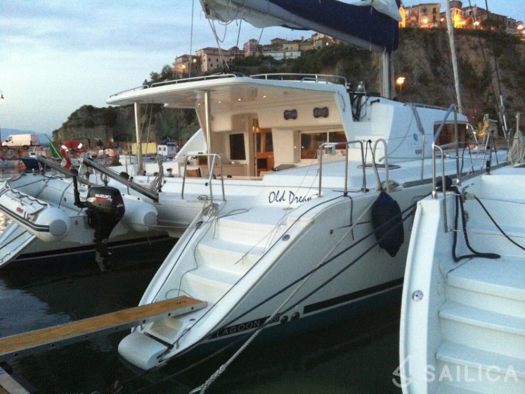 Lagoon 440 - Yacht Charter Sailica