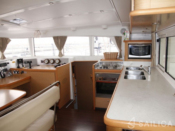 Lagoon 440 - Yacht Charter Sailica