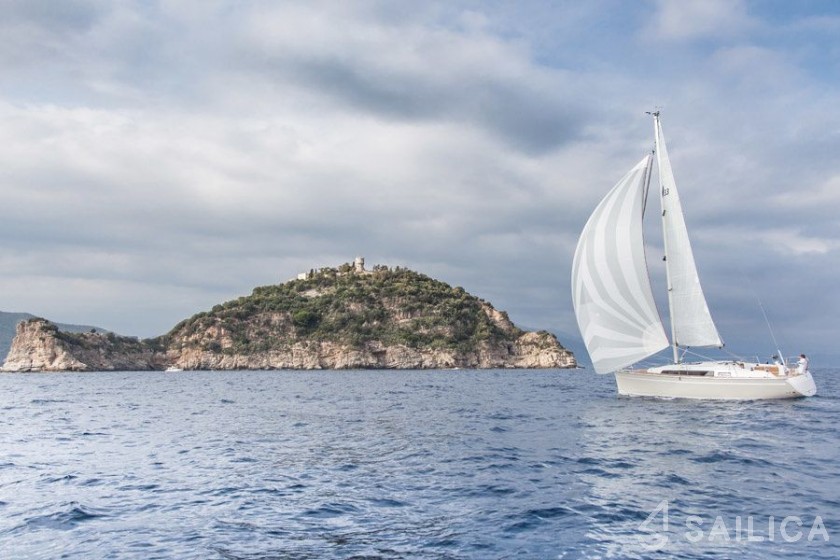 Bavaria 33 Cruiser - Yacht Charter Sailica