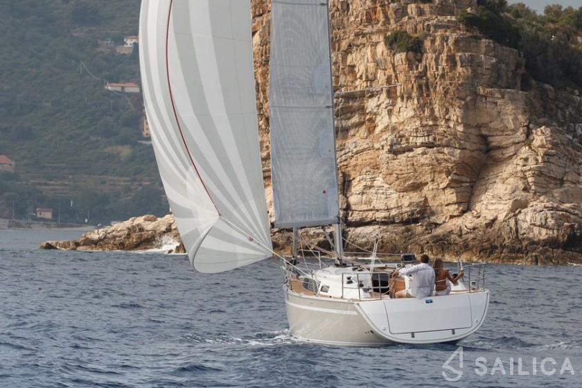 Bavaria 33 Cruiser - Yacht Charter Sailica