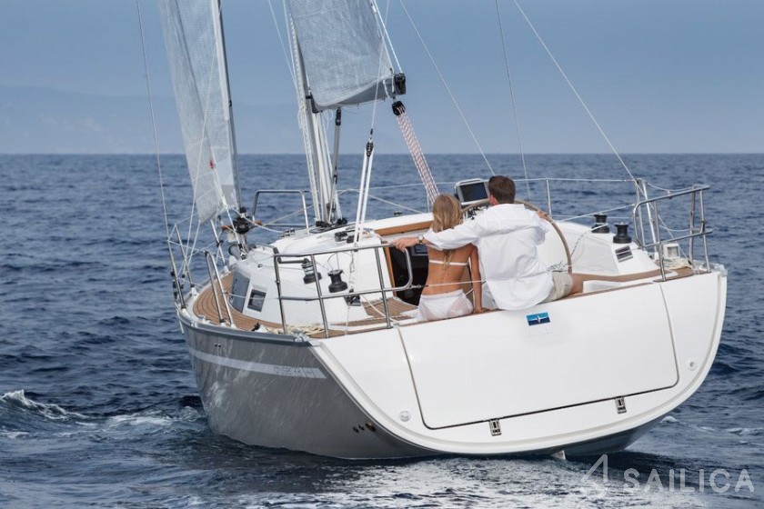 Bavaria 33 Cruiser - Yacht Charter Sailica