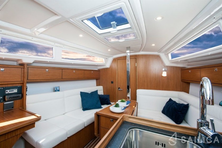 Bavaria 33 Cruiser - Yacht Charter Sailica